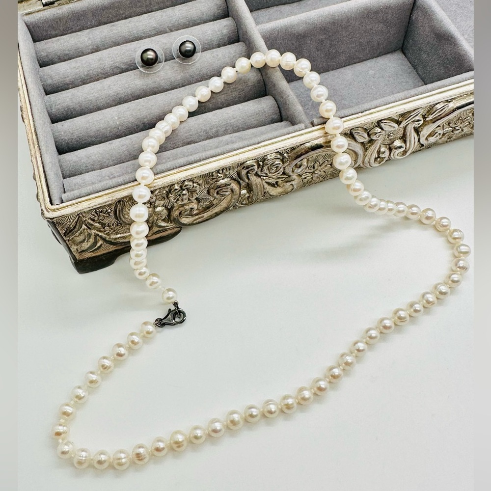 Vintage Pearl Necklace & Tahitian Post Earrings
